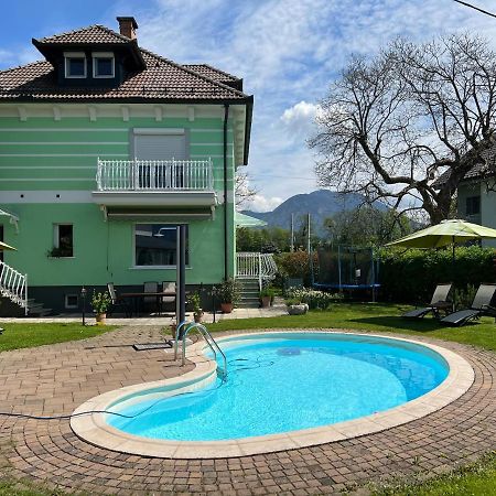 Vila Lesce With Heated Outdoor Pool ภายนอก รูปภาพ