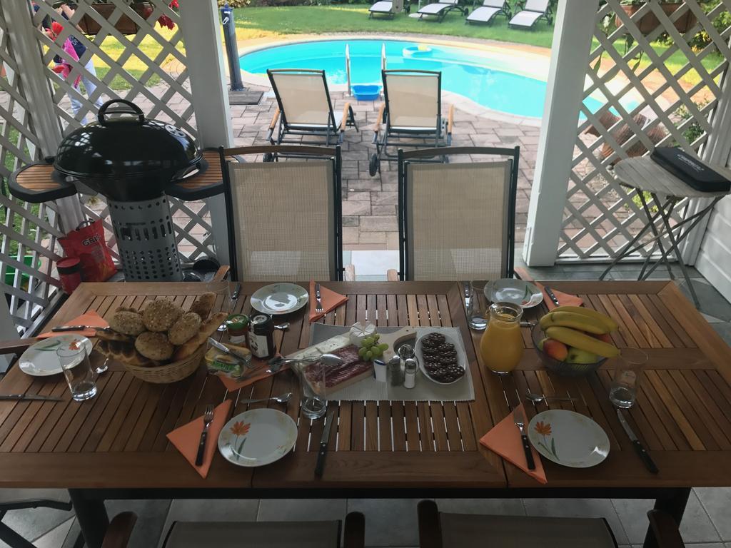 Vila Lesce With Heated Outdoor Pool ภายนอก รูปภาพ
